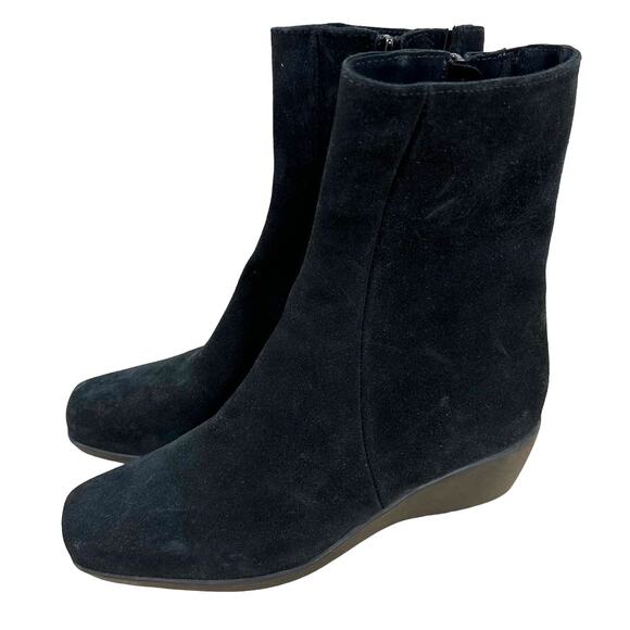 La Canadienne NWOB Ellia Waterproof Wedge Bootie Black Size 7 Suede Leather - Picture 1 of 8